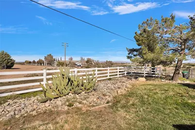 8695 Cantel Court, Oak Hills, CA 92344 - Photo 45