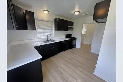 8712 S 11th Avenue, Inglewood, CA 90305 - Photo 7