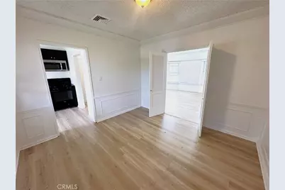 8712 S 11th Avenue, Inglewood, CA 90305 - Photo 5