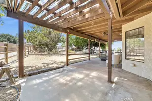 7854 Oak Hills Rd, Oak Hills, CA 92344 - Photo 33