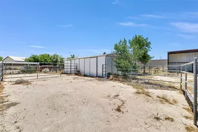 7854 Oak Hills Rd, Oak Hills, CA 92344 - Photo 53