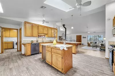 7854 Oak Hills Rd, Oak Hills, CA 92344 - Photo 15