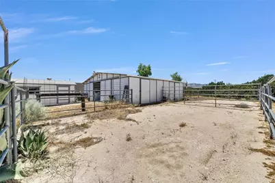 7854 Oak Hills Rd, Oak Hills, CA 92344 - Photo 51
