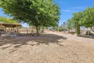 7854 Oak Hills Rd, Oak Hills, CA 92344 - Photo 41