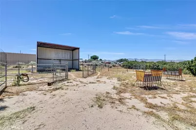 7854 Oak Hills Rd, Oak Hills, CA 92344 - Photo 57