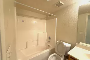 45572 Robinson Dr, Lancaster, CA 93535 - Photo 7