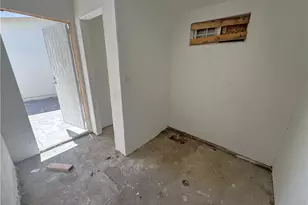 523 W 102nd St, Los Angeles, CA 90044 - Photo 15