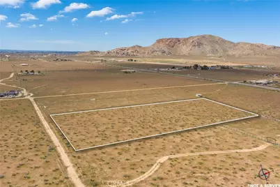1 Las Piedras, Apple Valley, CA 92308 - Photo 5