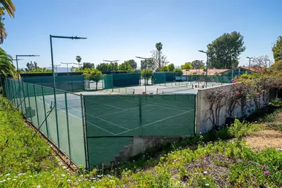 9512 Via Venezia, Burbank, CA 91504 - Photo 31