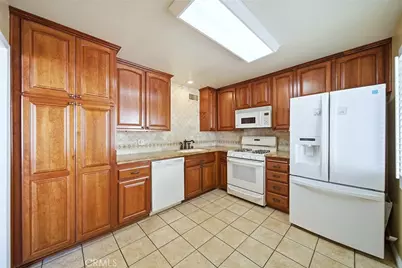 9512 Via Venezia, Burbank, CA 91504 - Photo 11