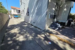 1423 E 52nd, Los Angeles, CA 90011 - Photo 3