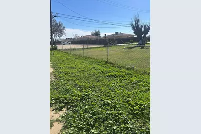 335 Clifton, Bakersfield, CA 93307 - Photo 3