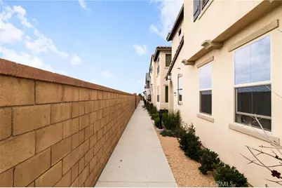 16667 Snowdrop #2, Fontana, CA 92336 - Photo 5