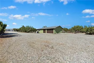 7215 Kourie Way, Oak Hills, CA 92344 - Photo 47