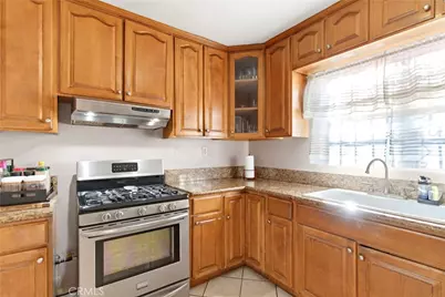 10731 Wright Road, South Gate, CA 90280 - Photo 9