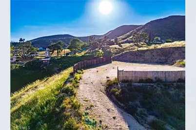 1 Erin Way, Agua Dulce, CA 91350 - Photo 3