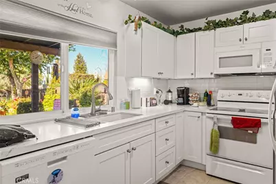 13659 Dogwood Trail, Yucaipa, CA 92399 - Photo 9