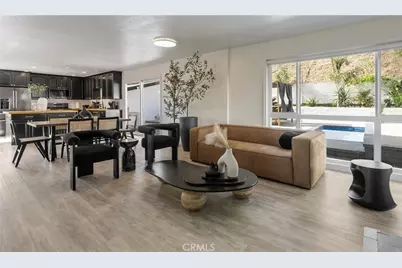 23413 Oxnard Street, Woodland Hills, CA 91367 - Photo 9