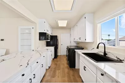 2046 W 112th, Los Angeles, CA 90047 - Photo 11