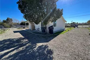 1011 W 7th St, San Jacinto, CA 92582 - Photo 5