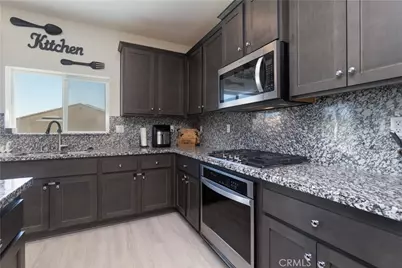11347 Quail Hollow Street, Victorville, CA 92392 - Photo 9