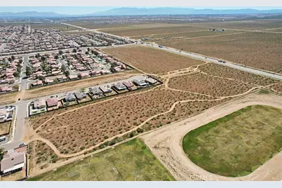 5 Palmdale, Adelanto, CA 92301 - Photo 9