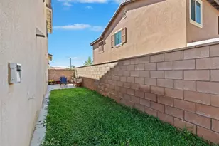 15816 Parry Peak, Fontana, CA 92336 - Photo 33