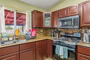 14035 Clover Ct, Fontana, CA 92335 - Photo 17