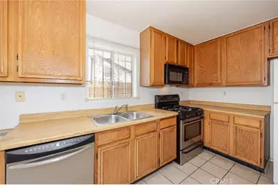 10415 Buckboard Circle, Adelanto, CA 92301 - Photo 11