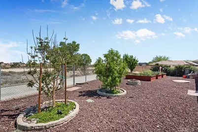 13391 Driftwood, Victorville, CA 92395 - Photo 31