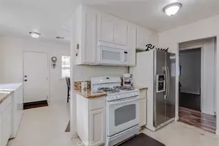 15461 Hesperia Rd, Victorville, CA 92395 - Photo 13