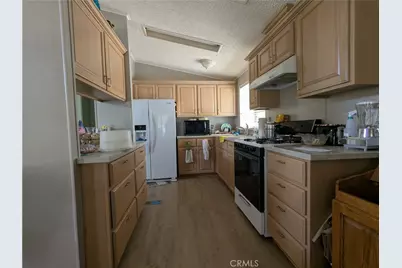 2000 Breezeway Drive, Bakersfield, CA 93306 - Photo 5