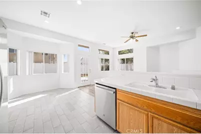 3895 Paris, Hemet, CA 92545 - Photo 17