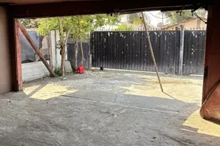 802 E 111th, Los Angeles, CA 90059 - Photo 11