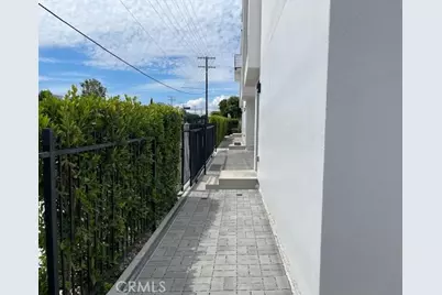 11451 W Victory Boulevard, North Hollywood, CA 91606 - Photo 11