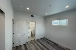 11451 W Victory Blvd, North Hollywood, CA 91606 - Photo 17