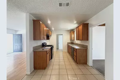490 Avignon Court, Riverside, CA 92501 - Photo 5