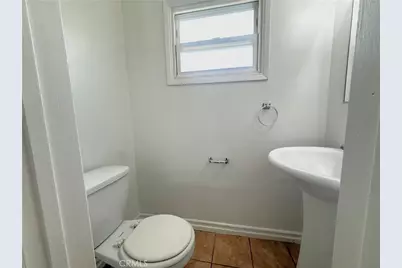 490 Avignon Court, Riverside, CA 92501 - Photo 7