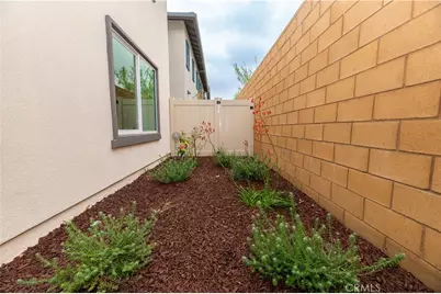 8183 Amerena Way, Fontana, CA 92335 - Photo 19