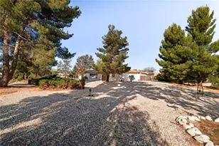 9554 Sunrise Ct, Phelan, CA 92371 - Photo 7