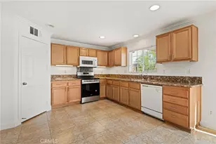 45027 Sonia Dr, Lake Elsinore, CA 92532 - Photo 9