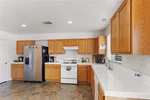 16029 White Mountain, Victorville, CA 92394 - Photo 9