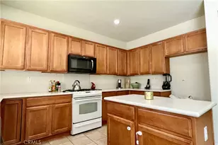 16807 Desert Lily, Victorville, CA 92394 - Photo 15