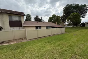 2110 Hawthorne Ct, San Bernardino, CA 92404 - Photo 27