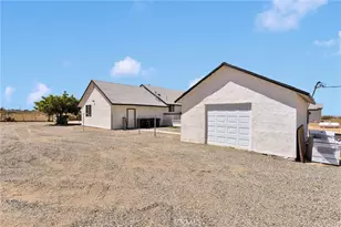 8038 Begonia Rd, Phelan, CA 92371 - Photo 39