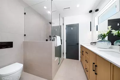 13946 Chandler, Sherman Oaks, CA 91401 - Photo 37