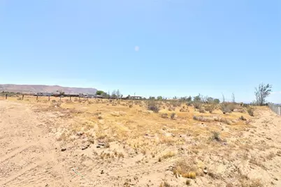 11152 Chipmunk Road, Apple Valley, CA 92308 - Photo 23