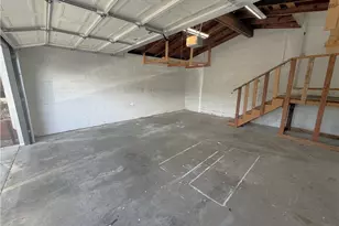 22238 Flanco Rd, Woodland Hills, CA 91364 - Photo 19