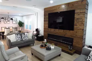 725 W 111th St, Los Angeles, CA 90044 - Photo 9