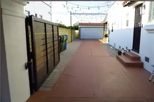 725 W 111th St, Los Angeles, CA 90044 - Photo 5